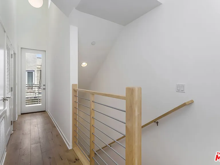 1427 Waterloo St — Photo 26