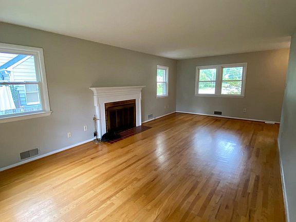 3rd image of 8412 Culver Pl