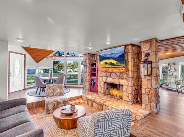 318 Coventry Rd, Spicewood, TX 78669