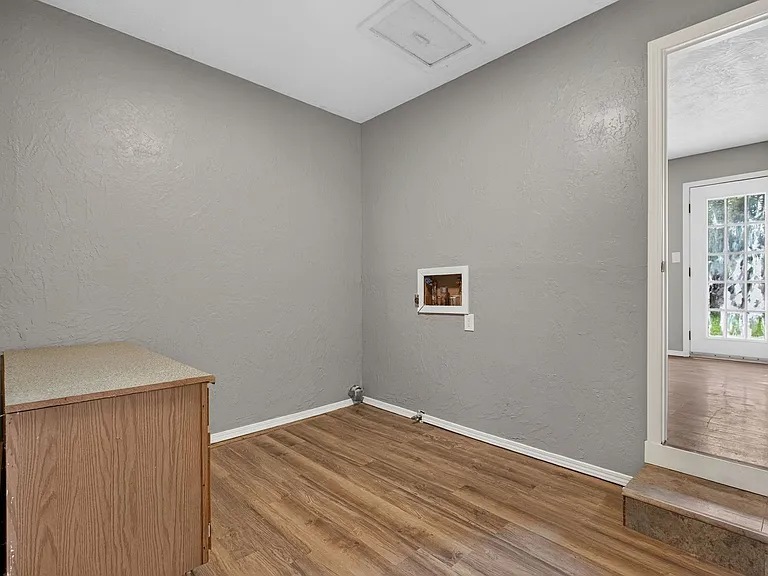 2724 N Franklin Ave — Photo 17