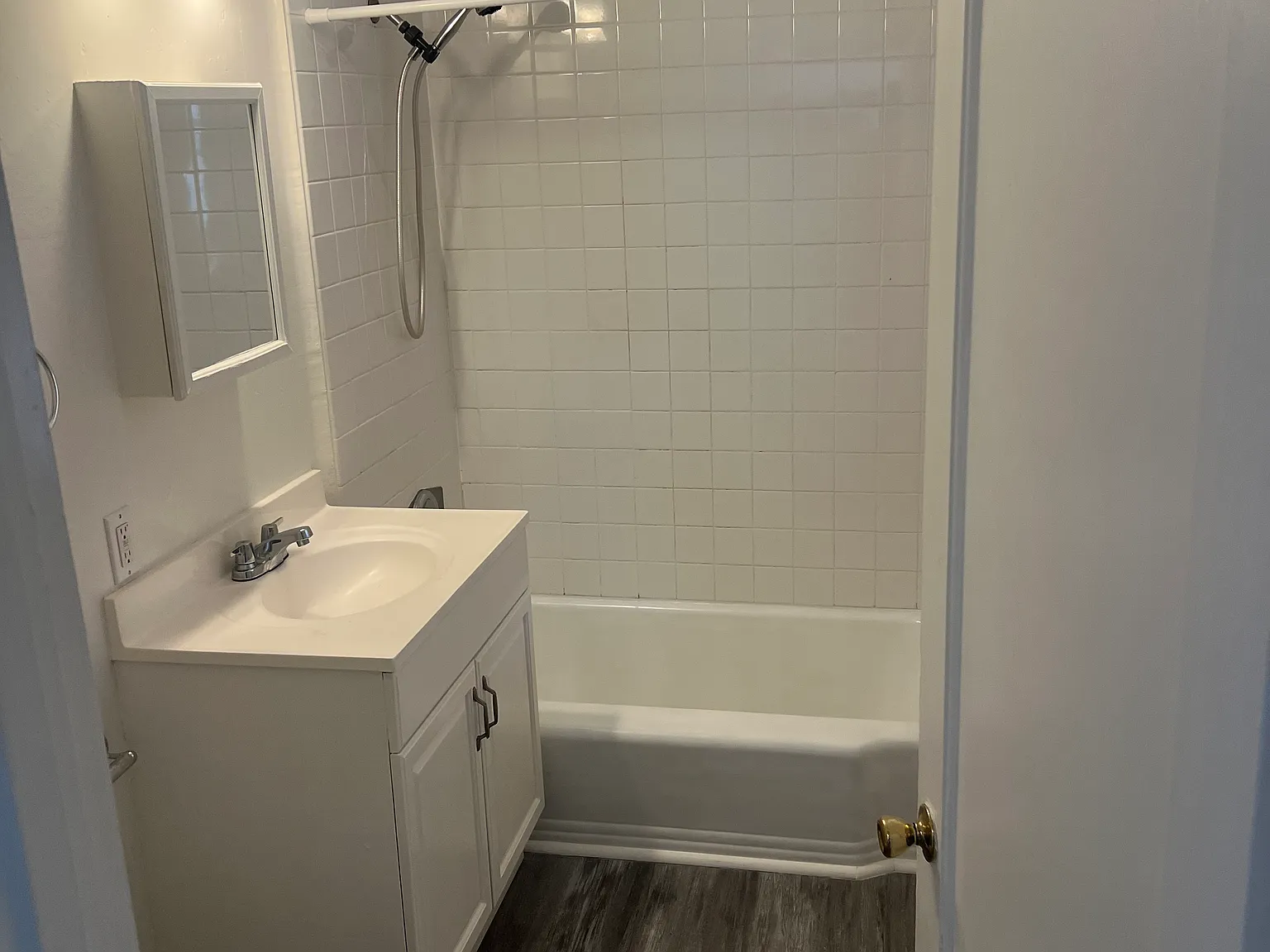 Studio, 400 sqft, $1,980 — Photo 4