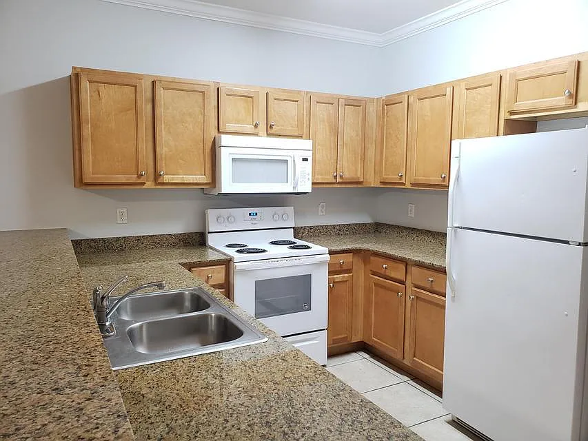 3 bed, 2.5 bath, 1510 sqft, $1,845 — Photo 3