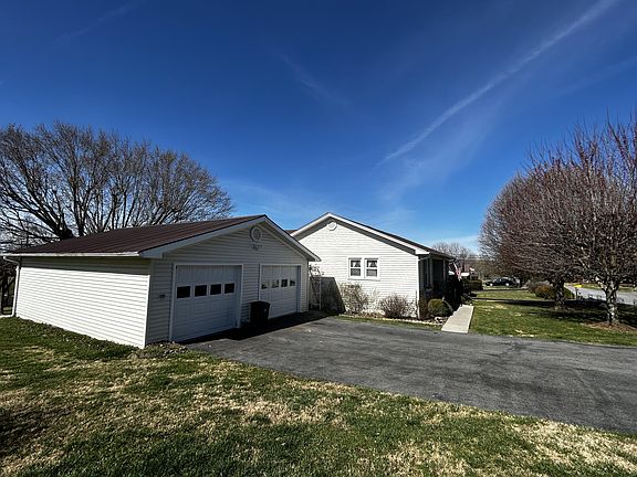 2nd image of 276 Goheen St
