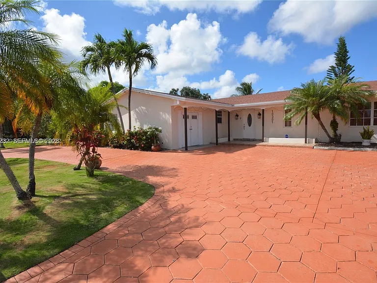 10301 SW 199th St — Photo 13