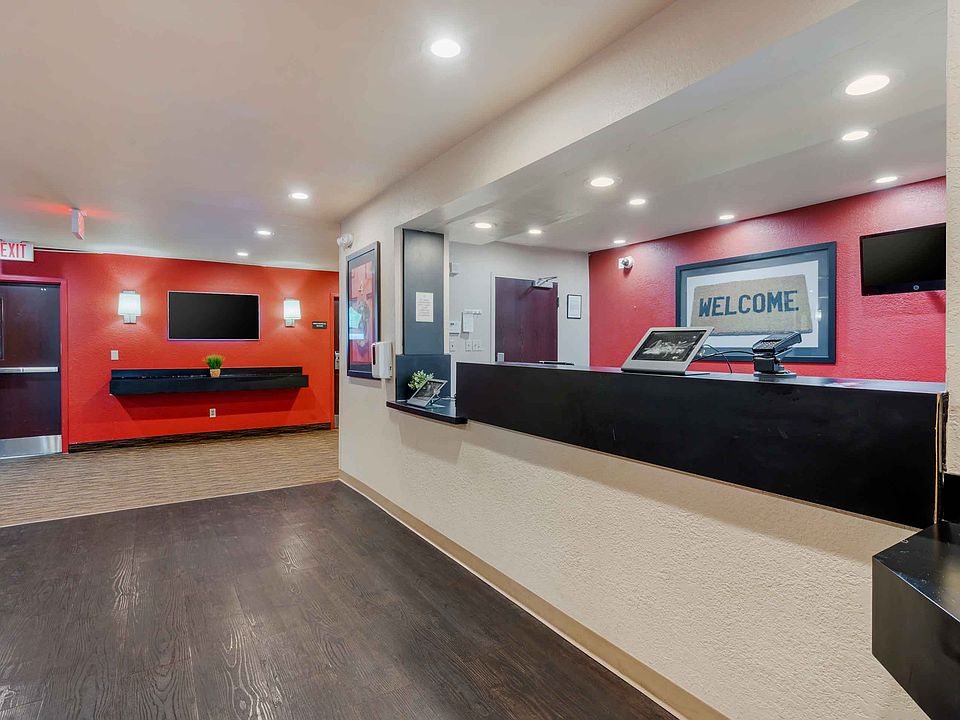 Lobby and Guest Check-in