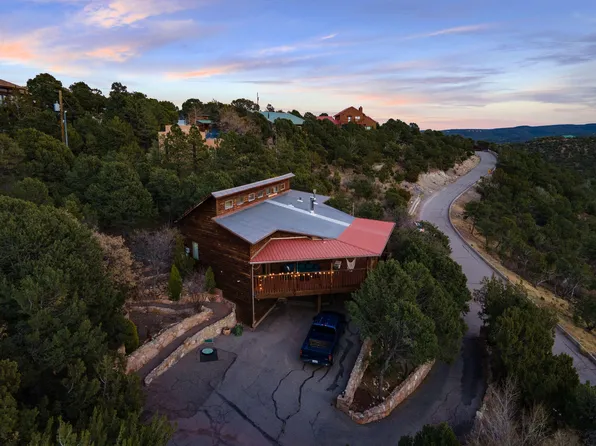 35 Manana Dr, Cedar Crest, NM 87008