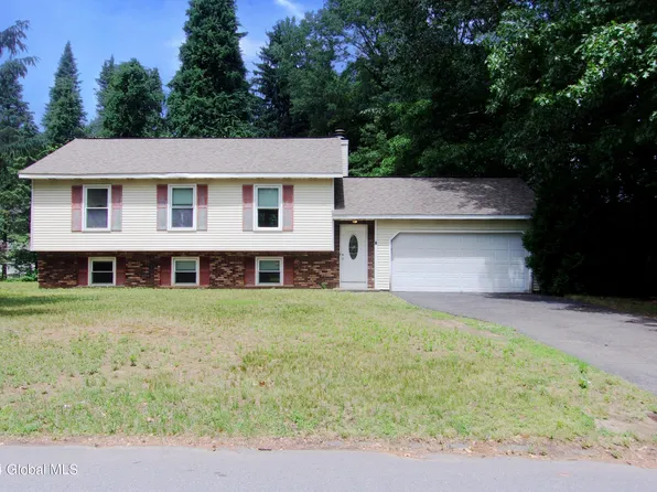 6 Longwood Drive, Clifton Park, NY 12065