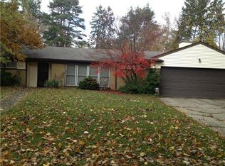 34124 Moore Dr, Farmington, MI 48335