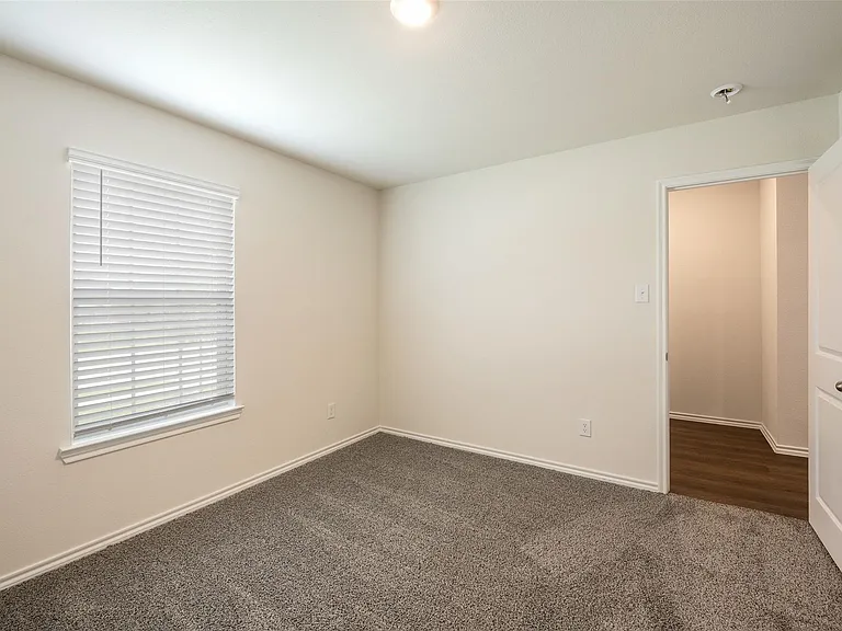 2952 Lawson Dr — Photo 5