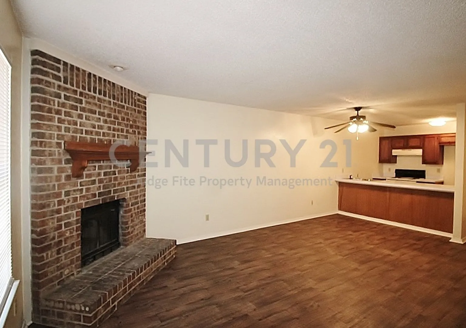 Inviting 2-Story 2/1.5 Townhome in Duncanville For Rent! — Photo 3