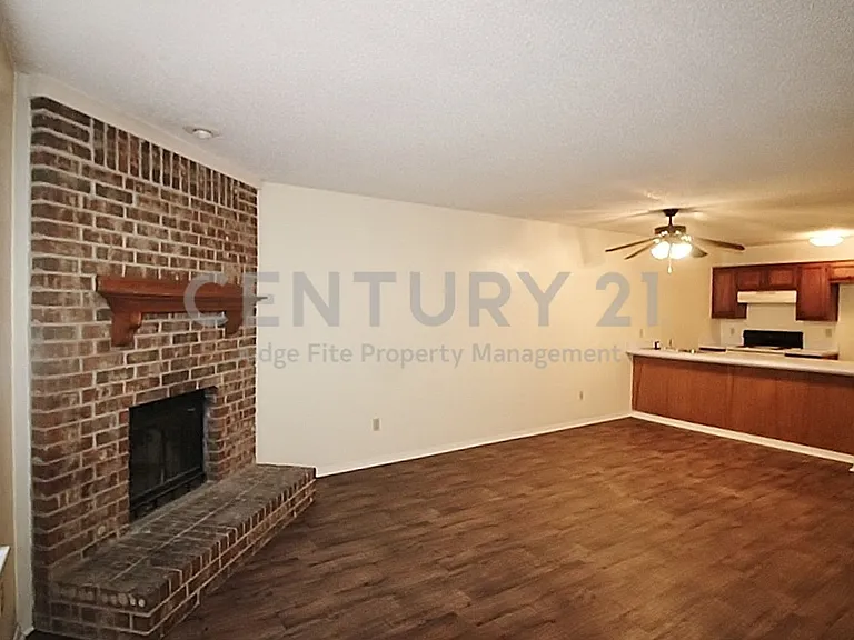 122 Country Bend Dr — Photo 3