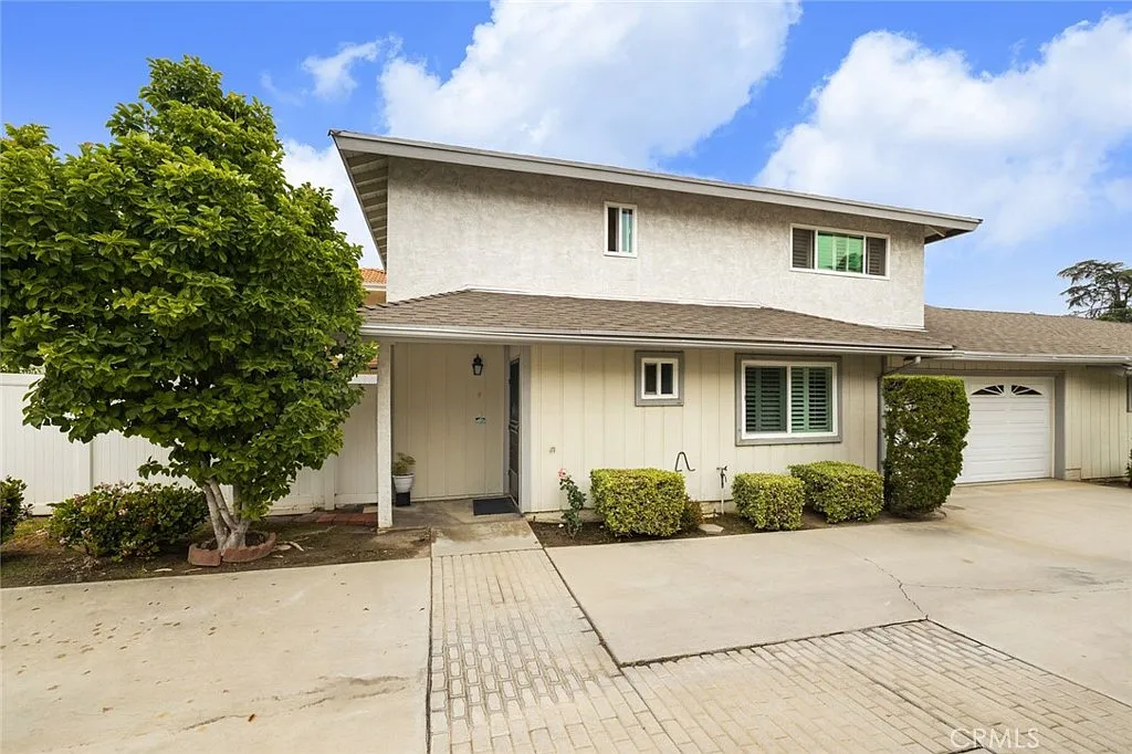 3 bed, 2.5 bath, 1618 sqft, $3,650 — Photo 3