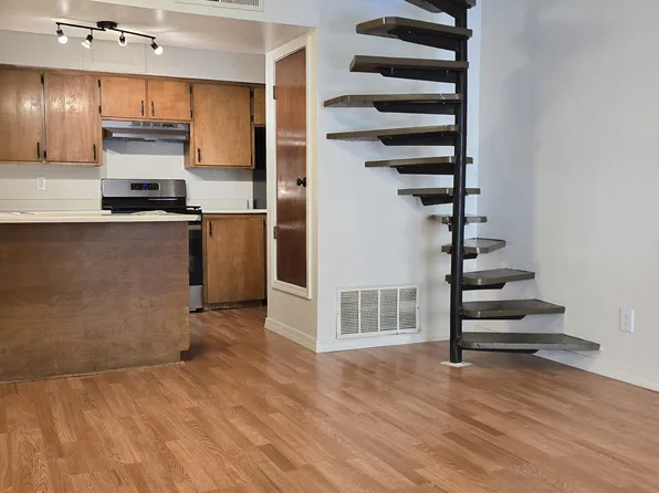 Updated 2 Story - 1 Bed Town Home Apartment in Nob Hill w/ Balcony, 424 Columbia Dr SE #3, Albuquerque, NM 87106