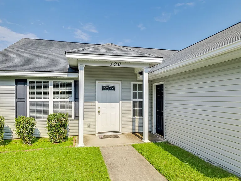 106 Mustang Dr — Photo 4
