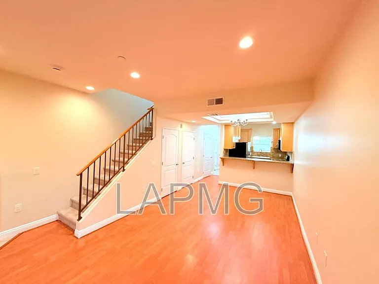 12217 Moorpark St #9 — Photo 4