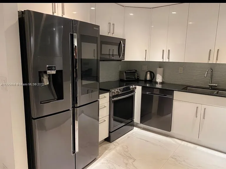 2301 Collins Ave #1503 — Photo 3