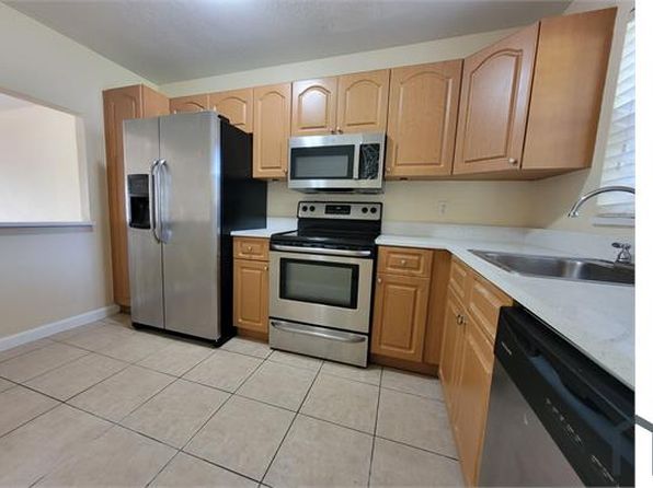 120 Sparrow Dr APT 106