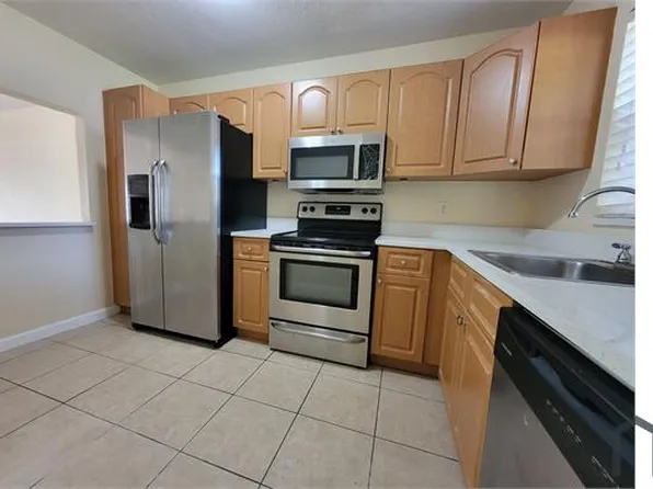 120 Sparrow Dr, Royal Palm Beach, FL