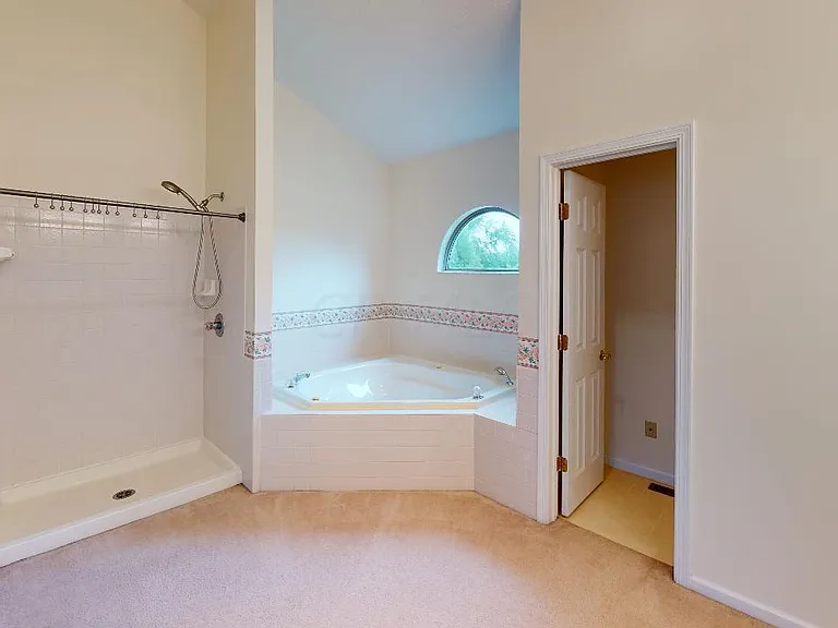 6498 Ringsend Ct — Photo 49