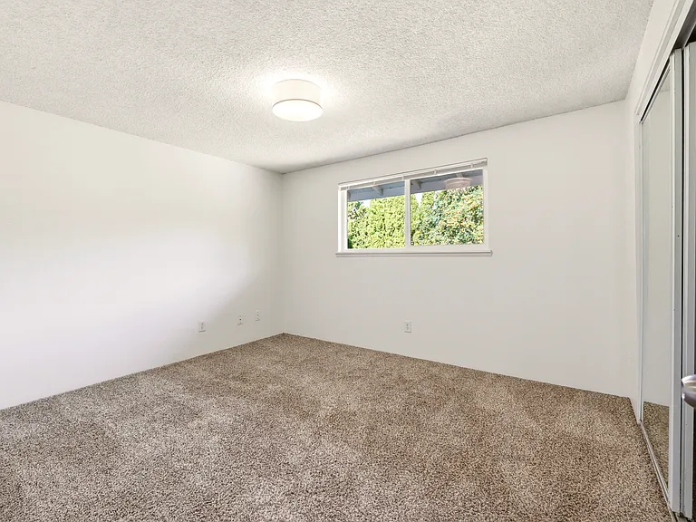 182-184 SW Wallula Ave — Photo 12