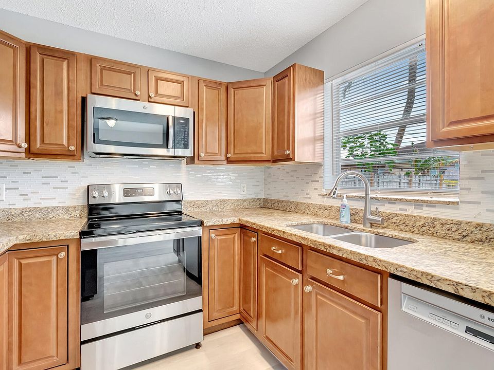 1st image of 1016 W Lakewood Rd #0