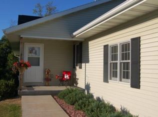 211 Vista Ct, Waupaca, WI 54981