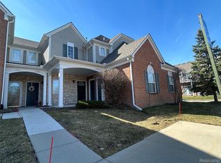 2204 Monarch Dr #61, Utica, MI