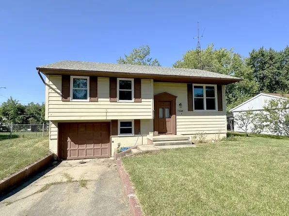 1228 Mount Vernon Dr, Bloomington, IL 61704