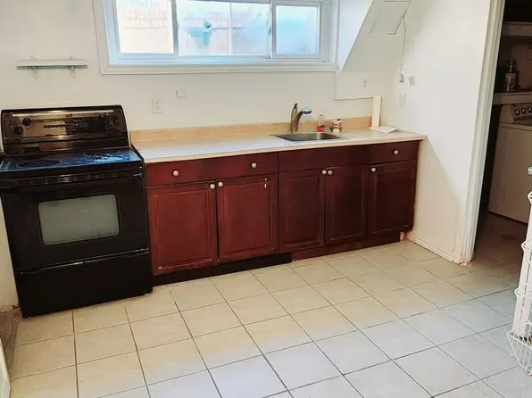 27 Main St, Mississauga, ON L5M 1X5