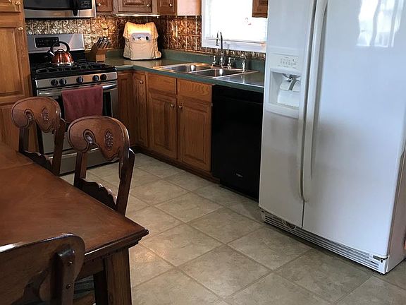 4th image of 74 Meadow Dr