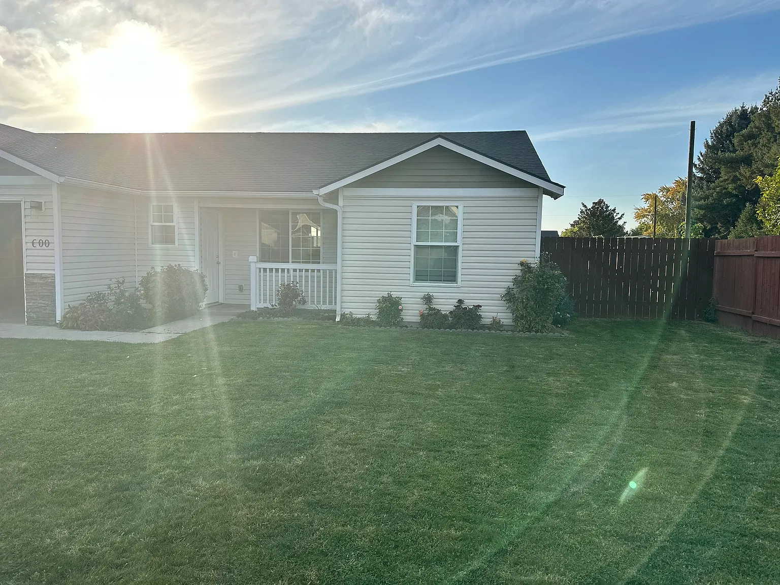 4 bed, 1238 sqft, $2,100 — Photo 1
