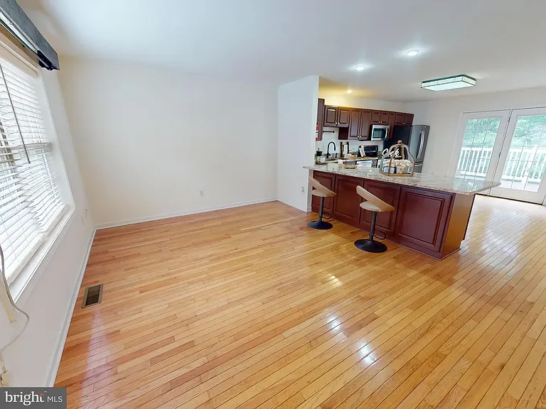 763 Oakwood Ave — Photo 12