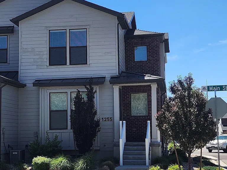 1255 N Main St — Photo 33