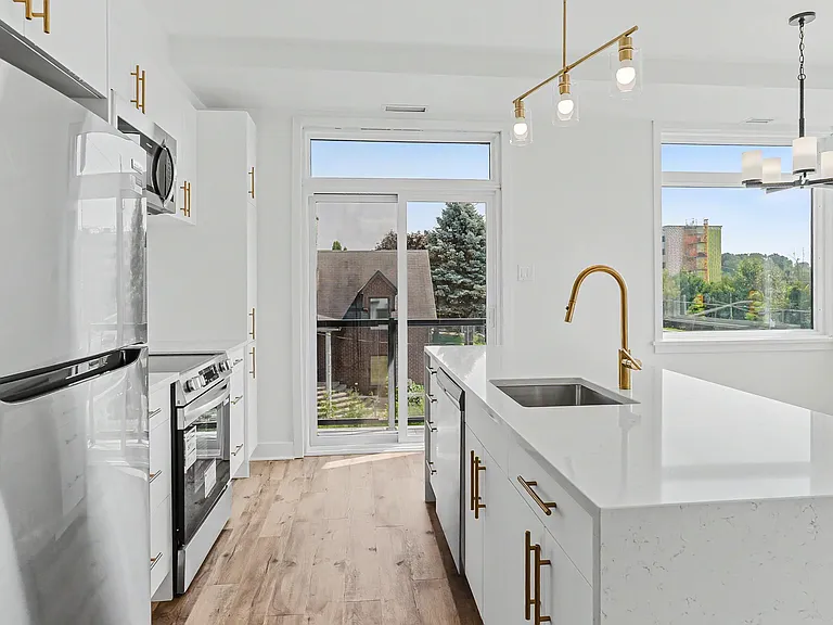 845 Champlain St #9 — Photo 24