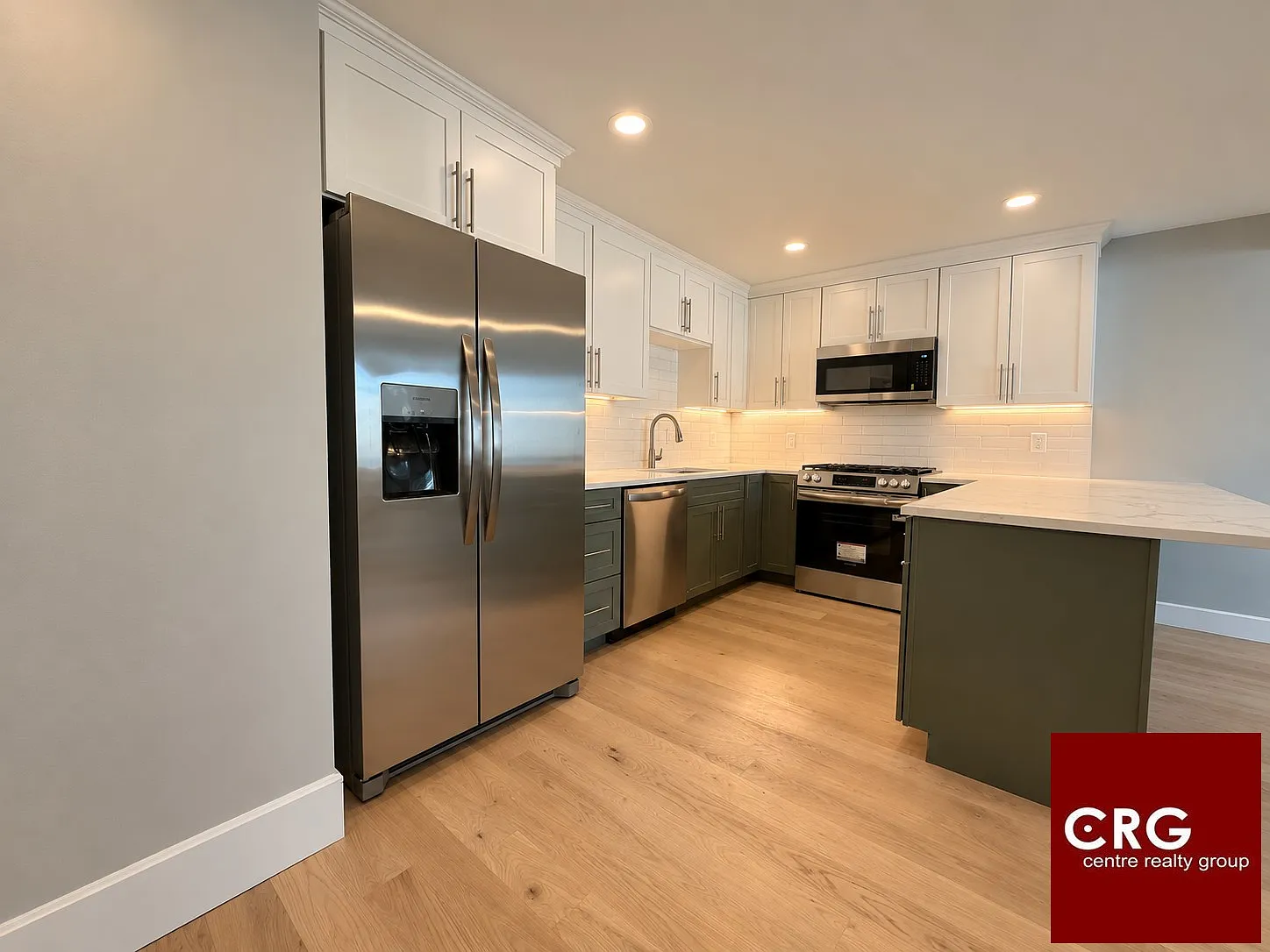 3 bed, 2.5 bath, $4,000 — Photo 4