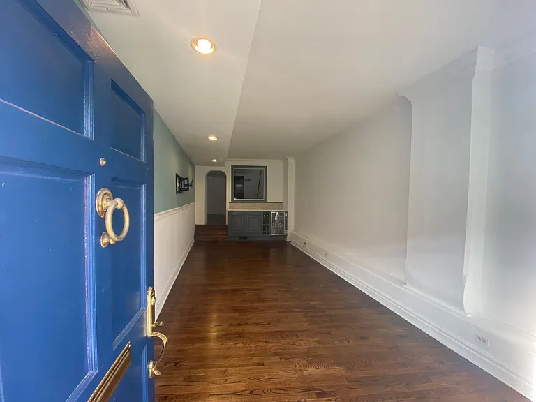 208 Ford St — Photo 2