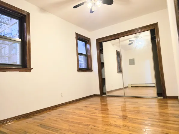 960 Third Avenue image 3 of 5