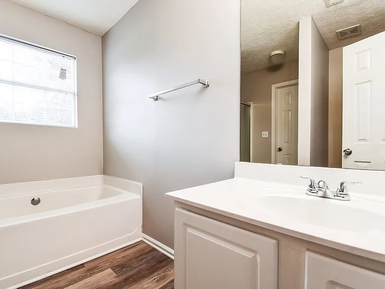 1322 Sandybrook Ct — Photo 13