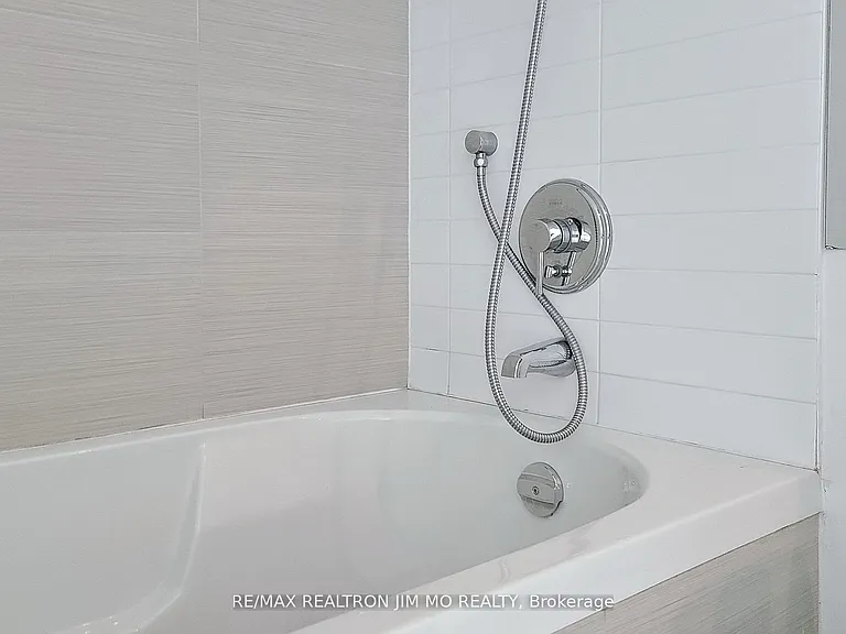 386 Yonge St #2508 — Photo 20