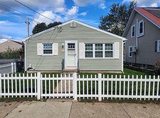 84 Oakland Ave, Pawtucket, RI 02861