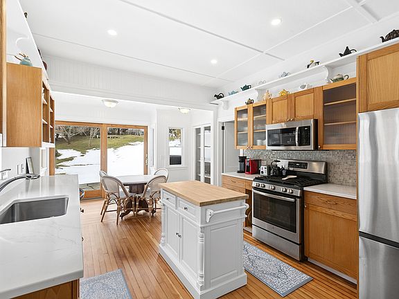 3rd image of 184 Essex St