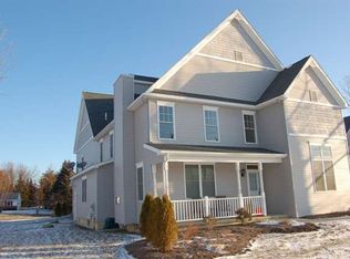 1D Applewood Dr, Rexford, NY 12148