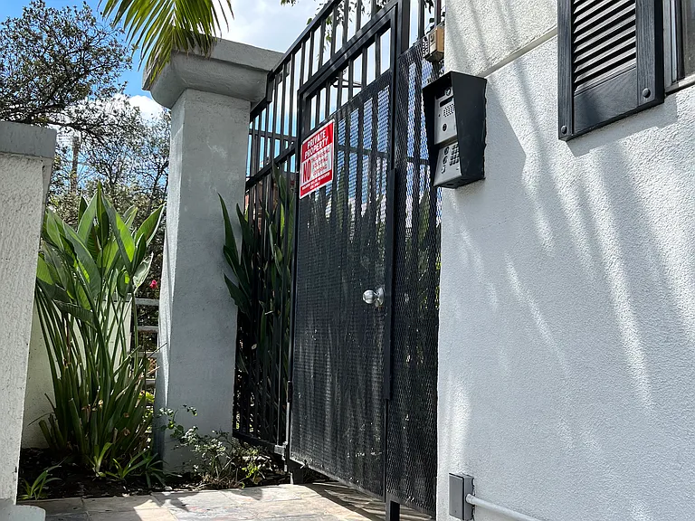 Chateau Studio Village Apartments — Photo 17