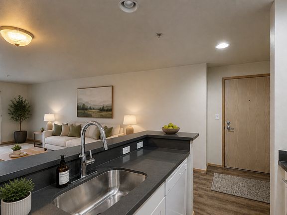 3rd image of 5901 Roosevelt Way NE APT 406