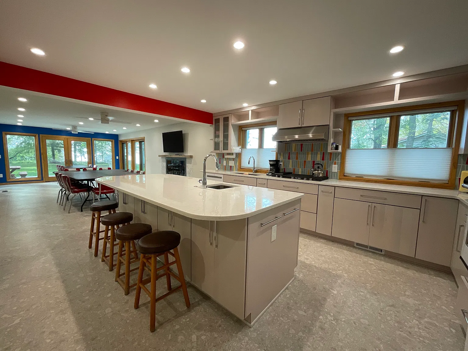 5 bed, 2714 sqft, $6,900 — Photo 4