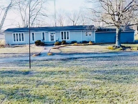 3rd image of 22554 Robertson Rd