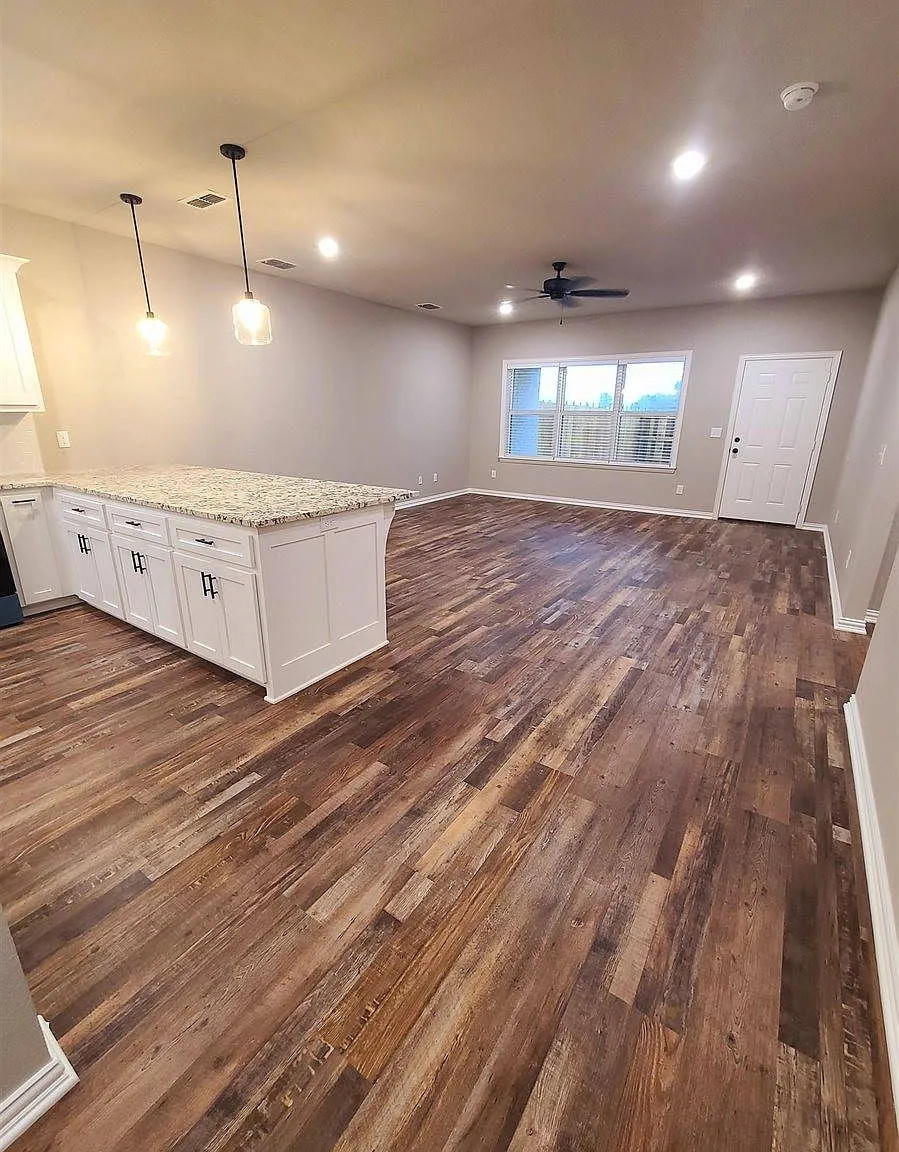 3 bed, 1471 sqft, $1,850 — Photo 2