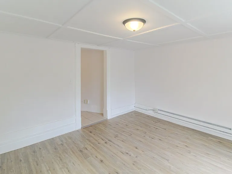 416 Douglas Ave — Photo 8