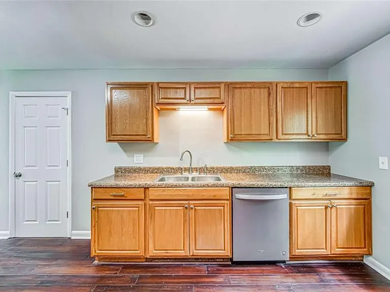 2218 Woodfern Dr — Photo 33