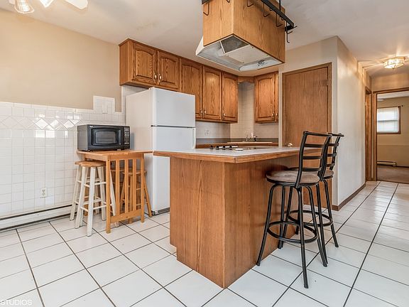 4th image of 3021 Heritage Dr APT 3